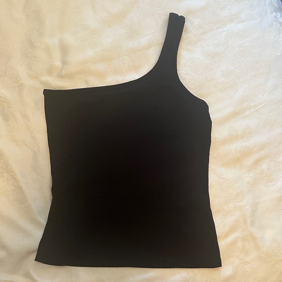 VENUS Elegant Black Top - Picture 1 of 3